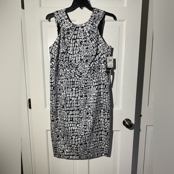 Adrianna Papell Dresses & Skirts - 🌸NWT Adrianna Papell Dress size 14w🌸